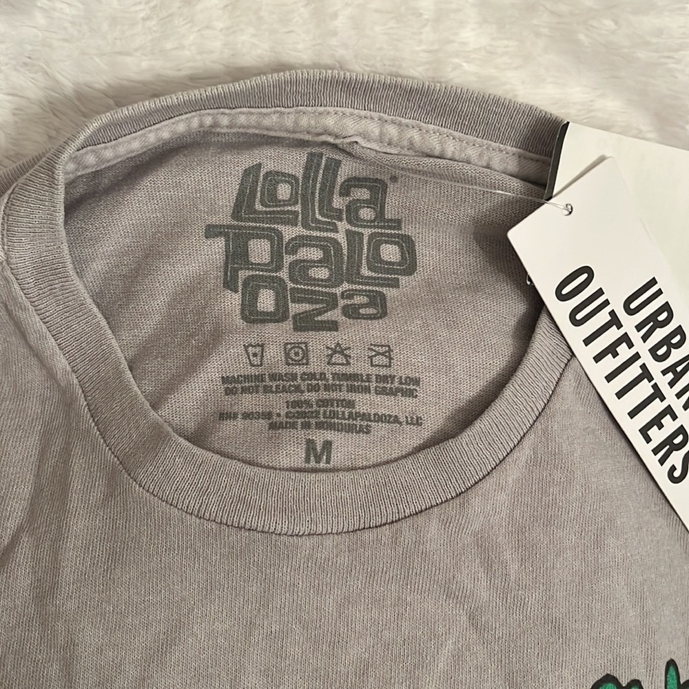 Urban Outfitters Lollapalooza Unisex T-shirt - Picture 4 of 7